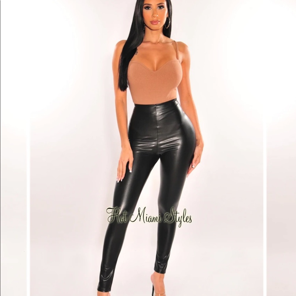BNWT Black Faux leather leggings